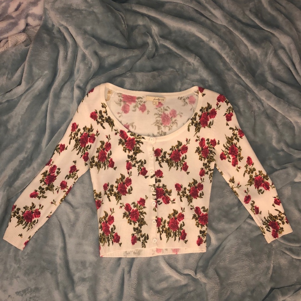 Small Floral Button Up 3/4 Sleeve Sweater